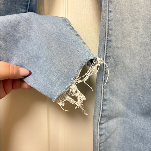 Old Navy Women’s size 8 Light Blue Rockstar Jeans - Picture 2 of 5